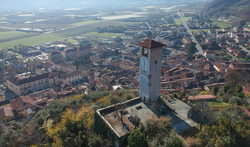 Una panoramica su Revello, Comune della Valle Po che potrebbe non più essere riconosciuto come "montano"