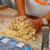 Prazzo, alla Sagra della Patata si impara a fare i raviolos occitani Prazzo, alla Sagra della Patata si impara a fare i raviolos occitani