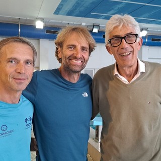 Massimiliano Rosolino visita il Centro Sportivo Val Maira di Roccabruna: una giornata speciale per i giovani nuotatori