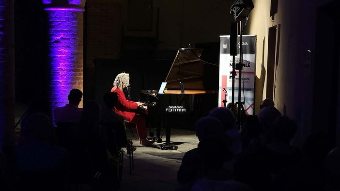 Maurizio Mastrini durante il concerto a revello [Foto Mauro Ravera]