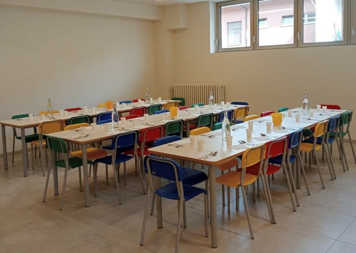 Nuova mensa alla primaria Alighieri, inaugurazione con il presidente Cirio