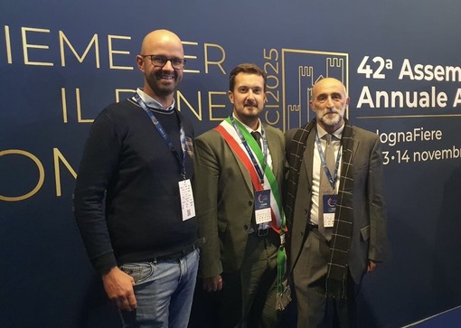 Assemblea annuale dell’ANCI a Bologna, presente anche il sindaco di Rifreddo Elia Giordanino con la sua Giunta Assemblea annuale dell’ANCI a Bologna, presente anche il sindaco di Rifreddo Elia Giordanino con la sua Giunta