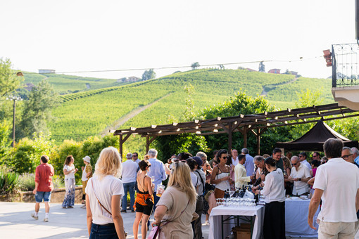 Arte, paesaggio e comunità: Langhe in fermento con “Nuove Connessioni” e “La collina sale sempre”