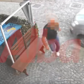 Un frame del video che testimoniò l'investimento del ristoratore