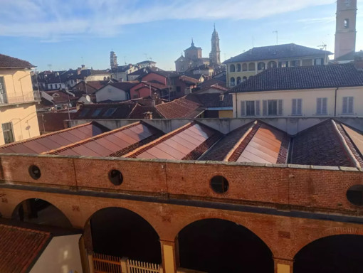 Racconigi: installato l'impianto fotovoltaico sul tetto dell'ala mercatale Racconigi: installato l'impianto fotovoltaico sul tetto dell'ala mercatale