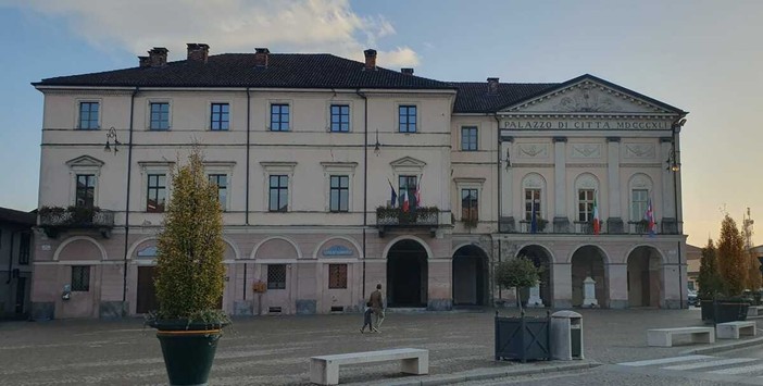 Racconigi, torna il Consiglio dopo oltre quattro mesi: cinque interrogazioni della minoranza accendono il dibattito