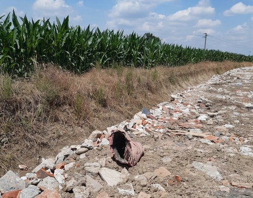 L'adeguamento delle strade comunali esistenti, in prospettiva della chiusura dei due passaggi a livello in frazione Canapile e in località Martinetto L'adeguamento delle strade comunali esistenti, in prospettiva della chiusura dei due passaggi a livello in frazione Canapile e in località Martinetto