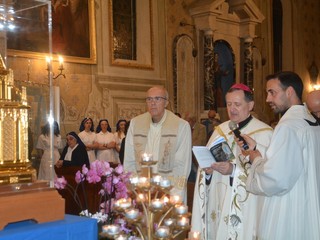 SAluzzo, celebrazione al Santuario delal Consolata, dove è giunto il reliquario con le reliquie di Santa Bernardette - foto tratta dal sito della Diocesi SAluzzo, celebrazione al Santuario delal Consolata, dove è giunto il reliquario con le reliquie di Santa Bernardette - foto tratta dal sito della Diocesi