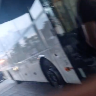 "Salgono solo gli italiani", l'azienda di trasporti: "Mai negato l'accesso al bus. Stat ripudia ogni forma di razzismo"