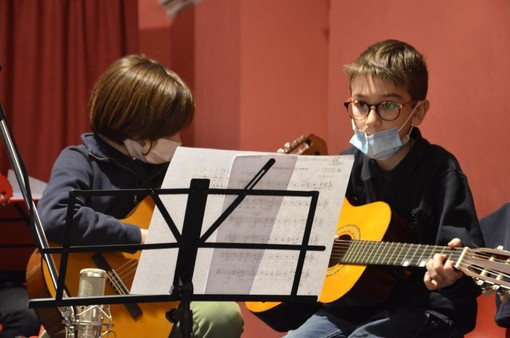 Grande gioia per i ragazzi guidati dal maestro di musica Christian Alasia per la vittoria nella sezione Gruppi al concorso nazionale di musica “Giovani in crescendo”di Pesaro