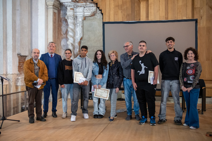La premiazione dei giovani poeti in una precedente edizione La premiazione dei giovani poeti in una precedente edizione