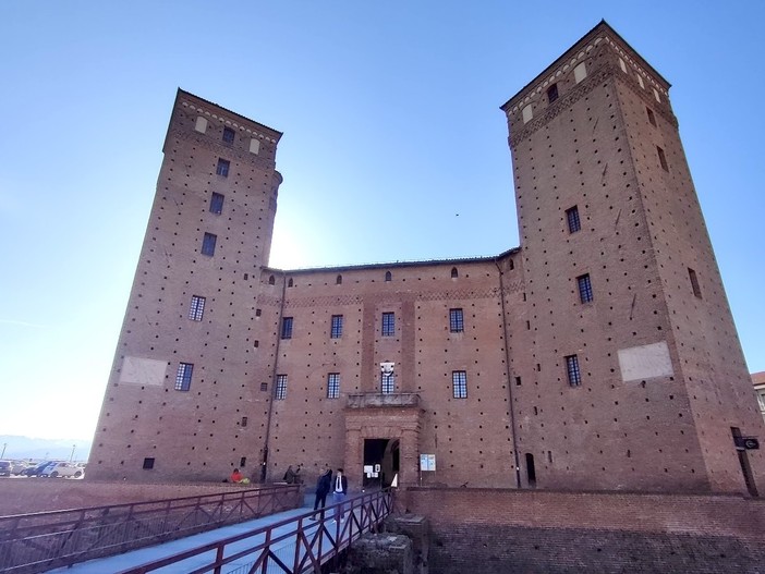 Vanni Oddera torna a Fossano con “Salta il Castello”: sport, mototerapia e inclusione in Piazza Castello Vanni Oddera torna a Fossano con “Salta il Castello”: sport, mototerapia e inclusione in Piazza Castello