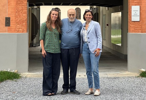 Gribaudo, Petrini e Schlein di fronte all'ingresso dell'Università di Scienze Gastronomiche di Pollenzo