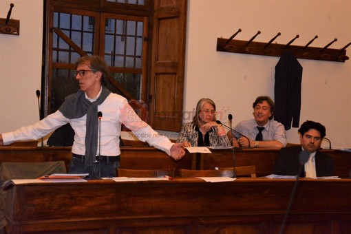 Stefano Quaglia durante il suo intervento in Consiglio comunale