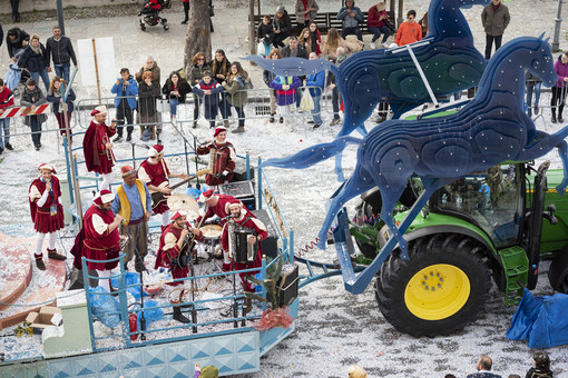 Il Carnevale di Mondovì tra tradizione e nuovo: alla sfilata si affiancano veejay, Comics&amp;games e cosplay