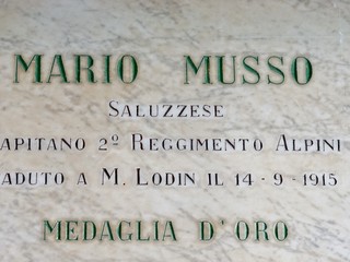 Momenti del 29° raduno degli Artiglieri del Gruppo Aosta - foto Paola Ravazzi Momenti del 29° raduno degli Artiglieri del Gruppo Aosta - foto Paola Ravazzi