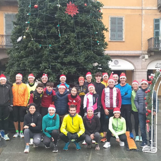 La "Corsa dei Babbi Natale", il giorno di Santo Stefano, a Saluzzo è diventata una tradizione