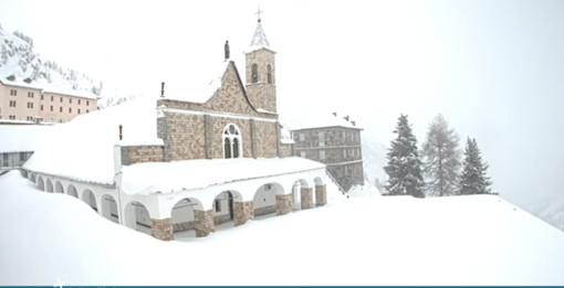 Nevicata giù in corso a Sant'Anna di VInadio, come si vede dalle immagini in diretta di iGate