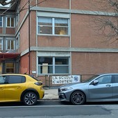 Alba, dall’Amministrazione ferma condanna degli striscioni affissi presso gli istituti scolastici superiori cittadini