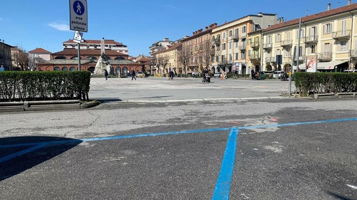 I parcheggi blu del "Molo" in piazza del Popolo a Savigliano, dal 1° maggio costeranno 2,40 euro l'ora I parcheggi blu del "Molo" in piazza del Popolo a Savigliano, dal 1° maggio costeranno 2,40 euro l'ora
