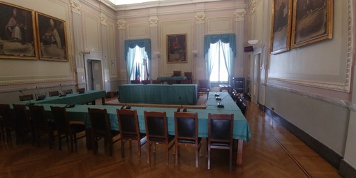 La sala consiliare di Mondovì