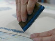 La tecnica di stampa su tessuto di  Karin Holzmann per i kimoni Pas de mots