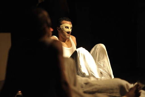 30 i detenuti del carcere di Saluzzo coinvolti nello spettacolo “Ulisse. Una storia sbagliata” (Ph.Paolo Ranzani)