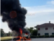 Vigili del fuoco in azione per una motrice in fiamme a Roreto di Cherasco [VIDEO]