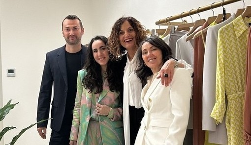 Irma Pairotto e al figlia Francesca Mottura nel nuovo show-room Euforia con i collaboratori Maddalena e Davide