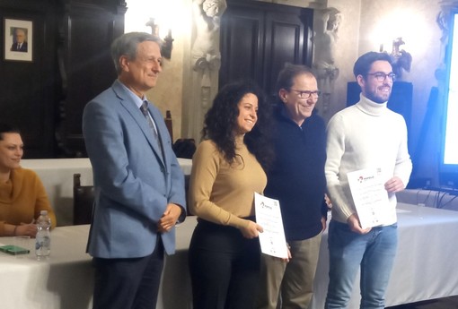 La premiazione dei giovani architetti Federica Galluccio e Simone Gianoglio, i cui progetti sono stati scelti dalle votazione popolari