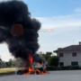 Vigili del fuoco in azione per una motrice in fiamme a Roreto di Cherasco [VIDEO]
