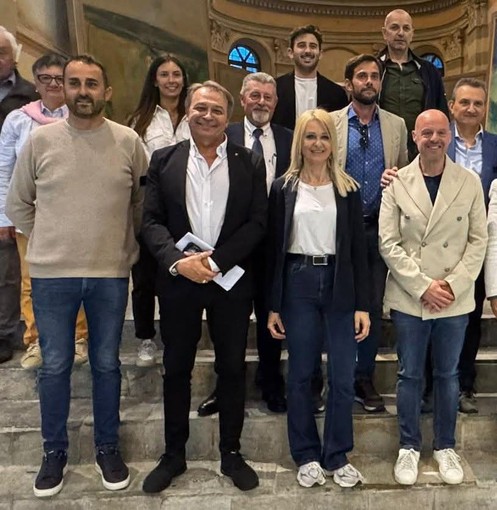 Paolo Bongioanni con Laura Capra e i suoi rappresentanti di lista Paolo Bongioanni con Laura Capra e i suoi rappresentanti di lista