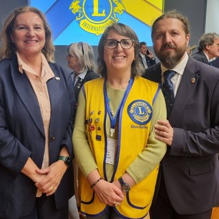 Silvia Gullino del LC Bra Host tra Mauro Imbrenda e Nicoletta Nati