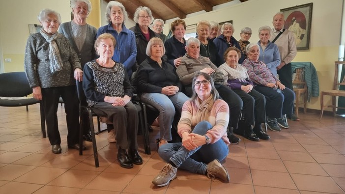 In foto Silvia Gullino con i partecipanti del progetto Cocoon