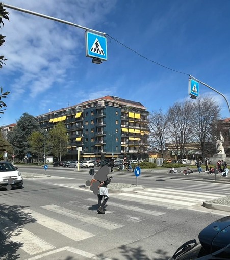 Attraversamento di corso Roma verso la stazione