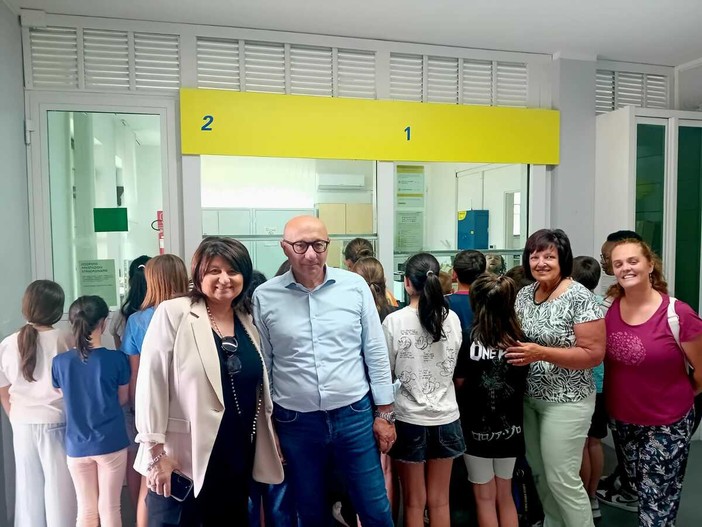 Roccabruna, i bambini dell’Istituto Acchiardi in visita all’ufficio postale cuneese