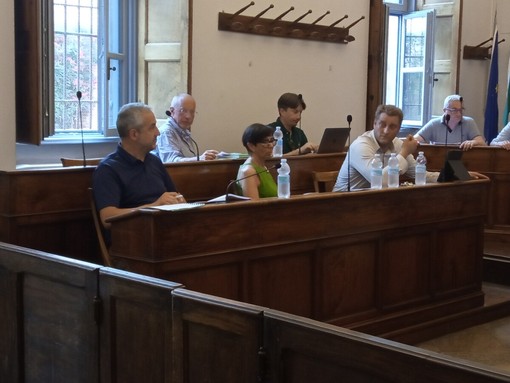 Saluzzo, le minoranze incalzano la giunta con interrogazioni e interpellanze