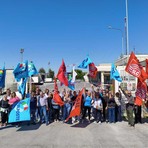 Cuneo, sit-in della UilPost davanti a Poste Italiane: “Trasformare i part-time in full time”