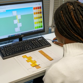 La metamorfosi del settore: dal tornio al codice, passando attraverso il discorso educativo.