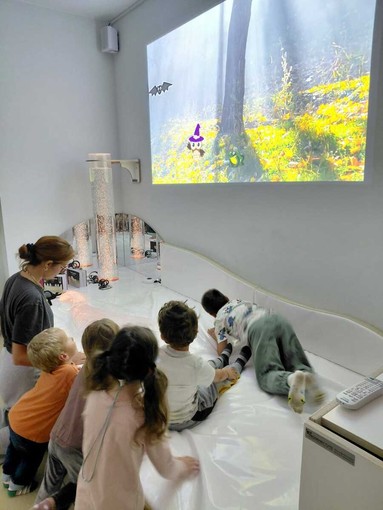 Esperienze sensoriali e inclusione: la sala Snoezelen di Frassino accoglie la scuola dell'infanzia di Sampeyre e il Centro "Le Nuvole" Esperienze sensoriali e inclusione: la sala Snoezelen di Frassino accoglie la scuola dell'infanzia di Sampeyre e il Centro "Le Nuvole"