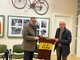 Alba: il campione di ciclismo Matteo Cravero dona una maglia storica per la Sala dello Sport “Albino Gallina”