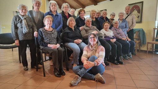 In foto Silvia Gullino con i partecipanti del progetto Cocoon In foto Silvia Gullino con i partecipanti del progetto Cocoon