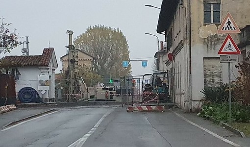 I lavori per il nuovo ponte di via Alba, sul torrente Mellea, si protrarranno fino alla primavera I lavori per il nuovo ponte di via Alba, sul torrente Mellea, si protrarranno fino alla primavera
