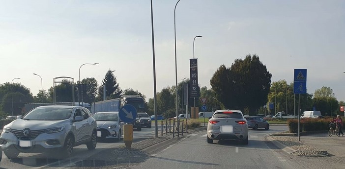 Code, a Savigliano, in seguito alla chiusura del ponte di Via Alba Code, a Savigliano, in seguito alla chiusura del ponte di Via Alba