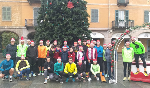 La "Corsa dei Babbi Natale", il giorno di Santo Stefano, a Saluzzo è diventata una tradizione La "Corsa dei Babbi Natale", il giorno di Santo Stefano, a Saluzzo è diventata una tradizione