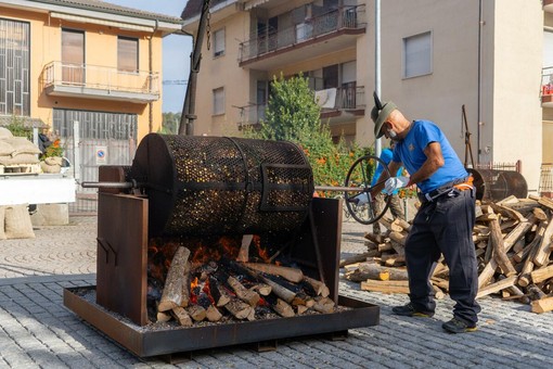 Roccavione, una Sagra del Marrone senza precedenti: folla mai vista e un successo che supera anche il record dello scorso anno Roccavione, una Sagra del Marrone senza precedenti: folla mai vista e un successo che supera anche il record dello scorso anno