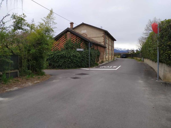 Lo stop posizionato su via Chiri all'incrocio con via Magnina Lo stop posizionato su via Chiri all'incrocio con via Magnina