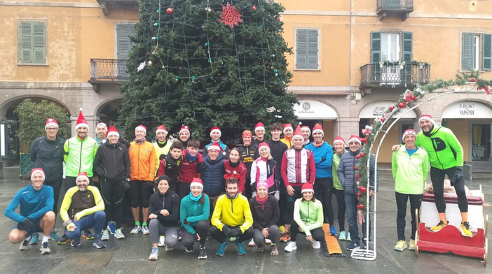 La "Corsa dei Babbi Natale", il giorno di Santo Stefano, a Saluzzo è diventata una tradizione