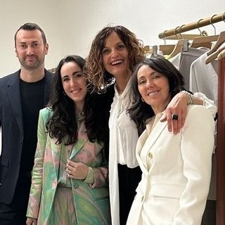 Irma Pairotto e al figlia Francesca Mottura nel nuovo show-room Euforia con i collaboratori Maddalena e Davide