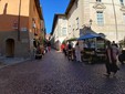 Saluzzo, il “Mercà dle fomne” del sabato in via Volta Saluzzo, il “Mercà dle fomne” del sabato in via Volta